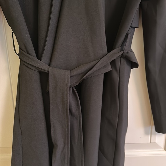 Gorgeous black trench style coat with tie waist - Picture 5 of 8